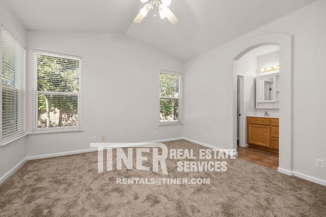 Building Photo - Beautiful Roseville Home- Pet Friendly