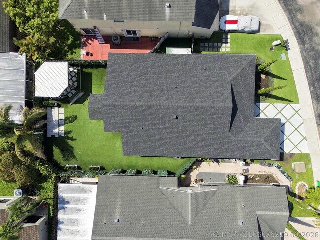 Building Photo - 372 W Riverbend Dr