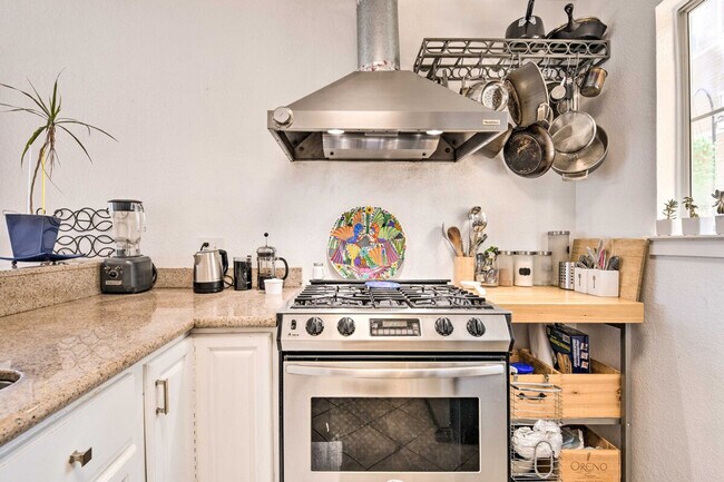 Building Photo - 800 Innes Ave