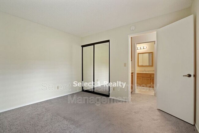 Building Photo - 546 La Corso Dr