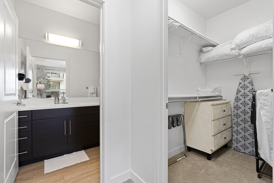 Building Photo - 489 E 400 S