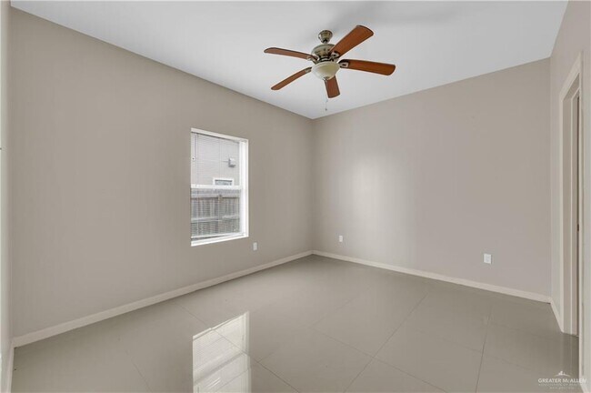 Building Photo - 13 L S St