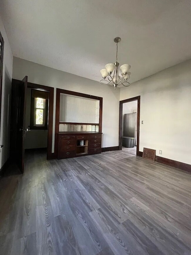 Primary Photo - Spacious 5-Bedroom Rental Near Campus & Do...