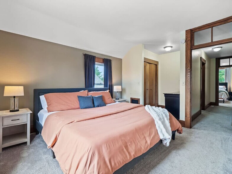 Building Photo - 679 Washington St