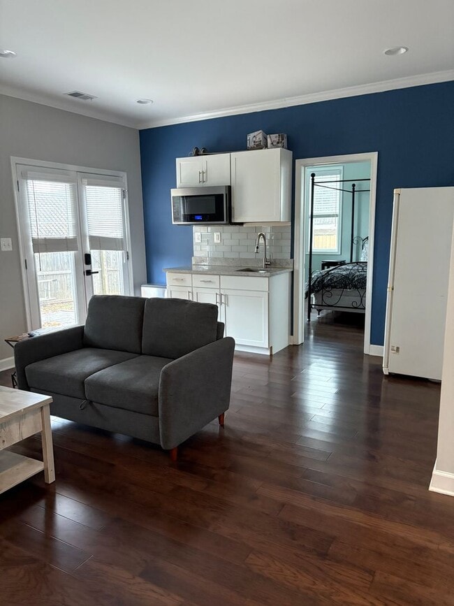 Building Photo - Beautiful Home Conveniently Located in Alexandria w/ Lower Level Suite