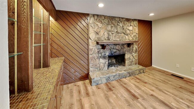 Building Photo - 7203 Edenborough Dr