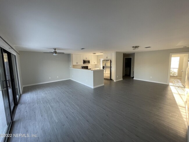 Building Photo - 160 Bermuda Ct