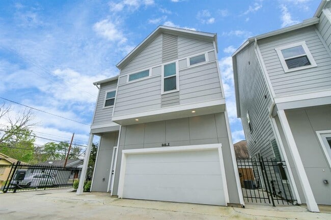 Building Photo - 849 Mansfield St