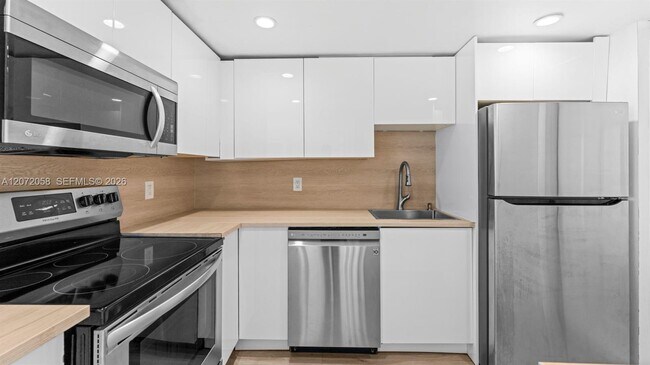 Building Photo - 1145 Normandy Dr