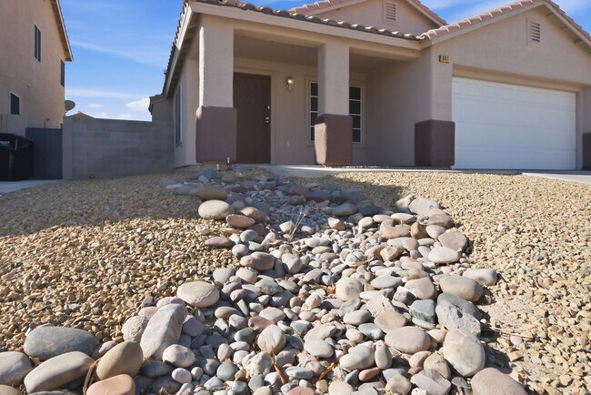 Building Photo - 641 Bent Grass Ave
