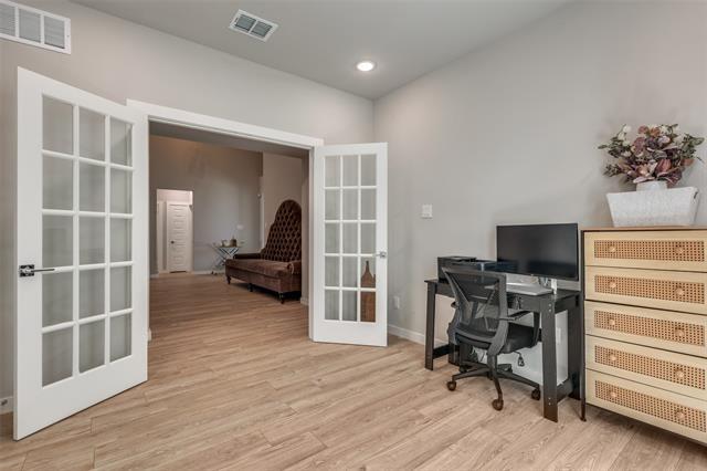 Building Photo - 352 Community Dr