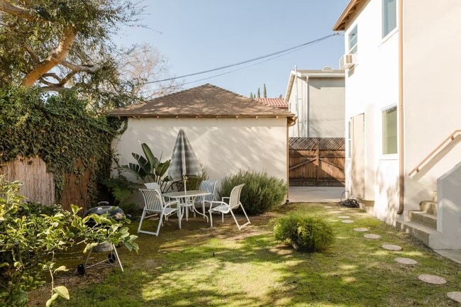 Building Photo - 2302 Loy Ln