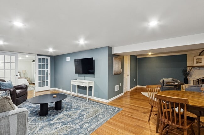 Building Photo - 10106 W 91st St