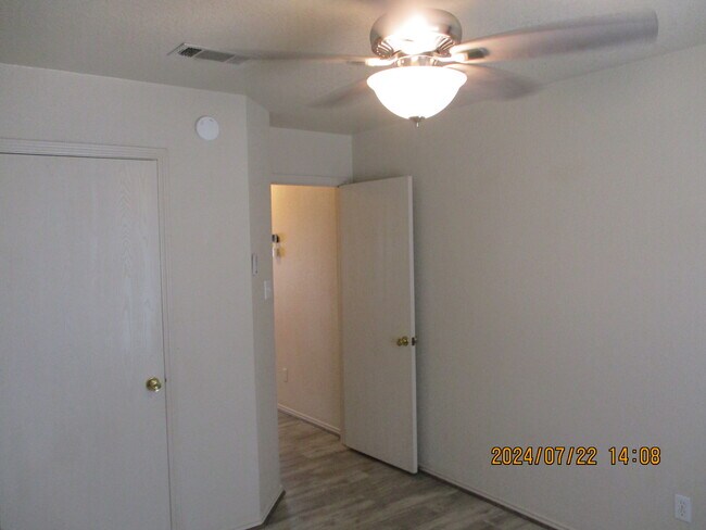 Building Photo - 165 Armadillo Ln