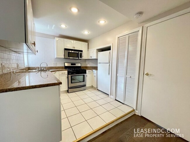 Building Photo - 207 R St NW