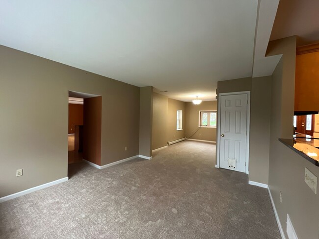 Building Photo - Gorgeous 3 bed, 2 bath home | Lawn Care In...