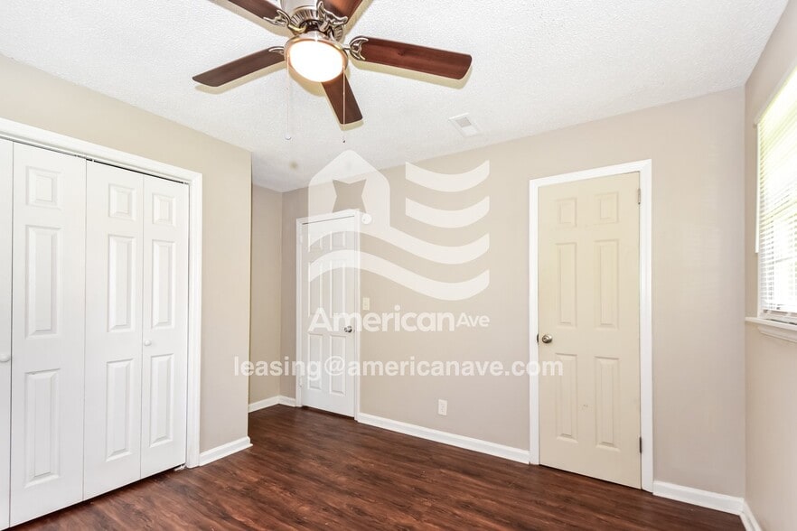 Building Photo - 14 Hillside Cir