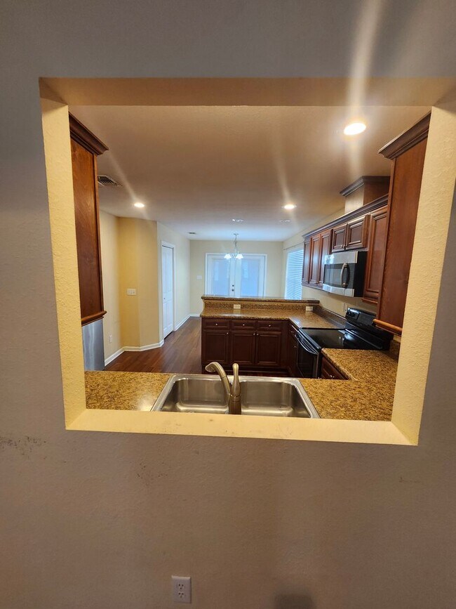 Building Photo - 552 Brooke Hampton Dr