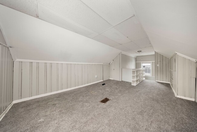 Building Photo - Renovated 3 bedroom bungalow $1250/month
