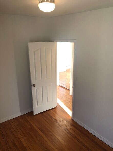 Building Photo - 27 Alton Pl