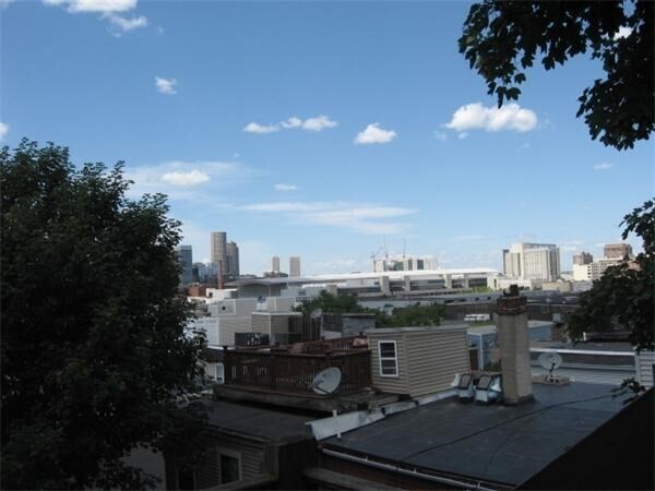 Building Photo - 302 W 3rd St