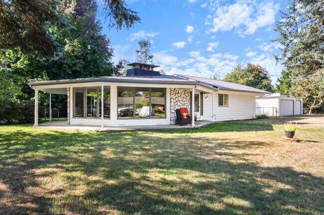 Building Photo - MOVE IN READY NOW! 2-Bedroom Rambler with Detached 900 Sq. Ft. Garage & Studio on Spacious Fenced...