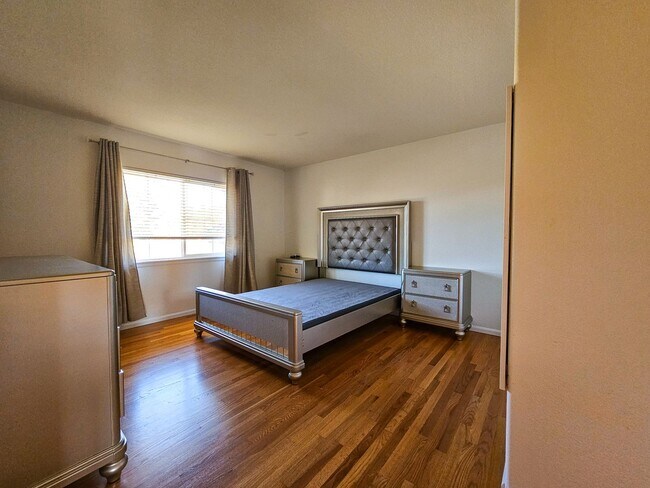 Building Photo - 1550 S De Gaulle Cir