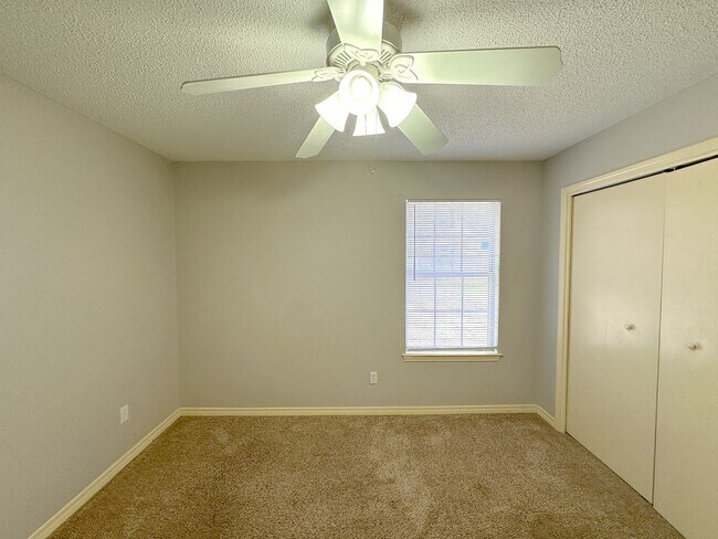 Building Photo - 3 Bedroom 2 Bath home in Marblehead Estates, located in Milton, FL!