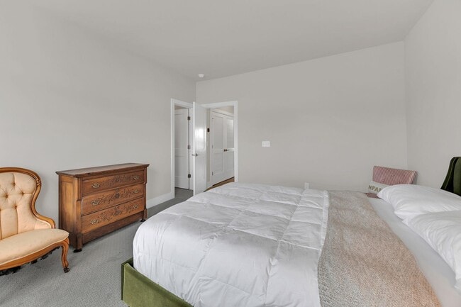 Building Photo - Modern 3 Bed, 3.5 Bath Townhome in The Nat...