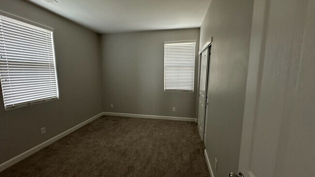 Building Photo - 207 Coulter Way