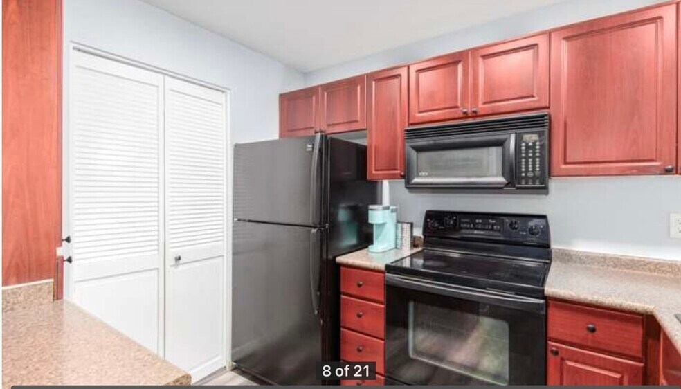 Building Photo - 1880 E Morten Ave