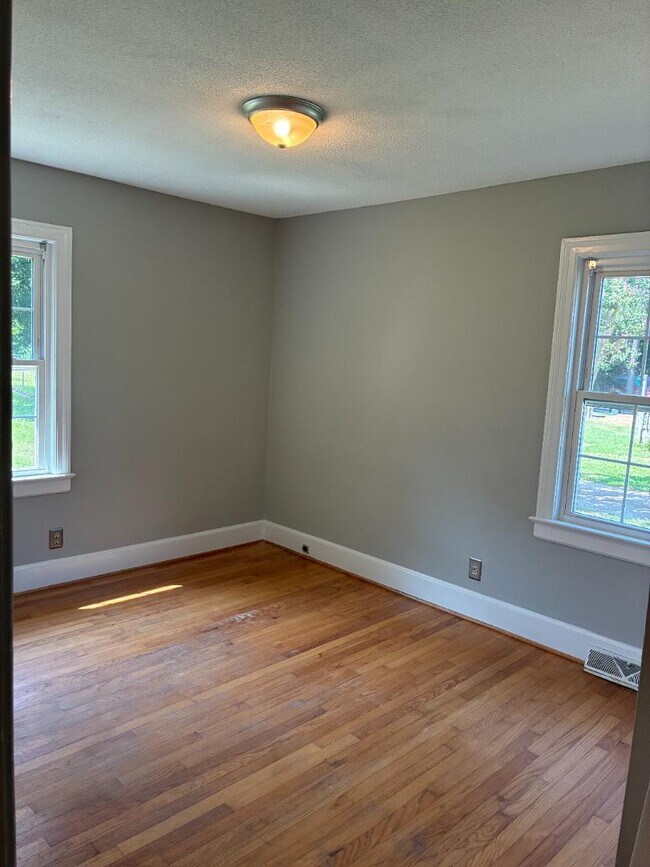 Building Photo - 5236 Lakehaven Ct