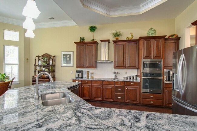 Building Photo - "Charming 3 Bed, 2.5 Bath Rental in Blufft...