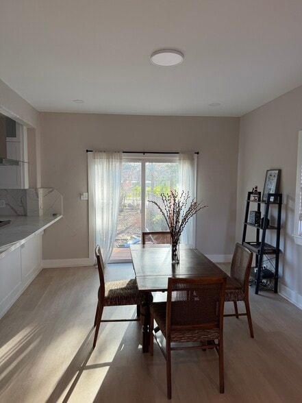 Building Photo - 721 S Rose St