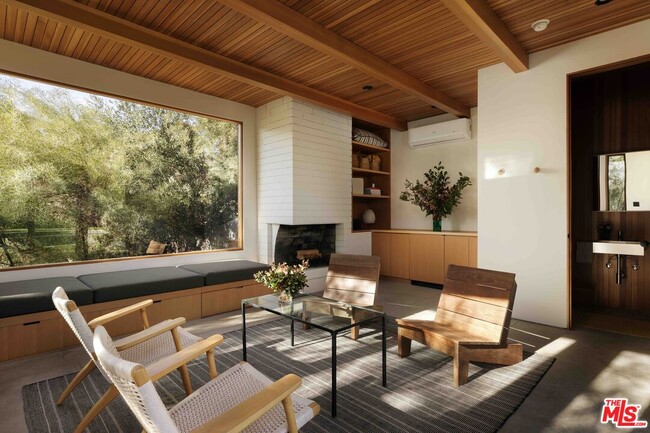 Building Photo - 1338 Glen Oaks Blvd