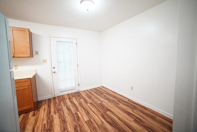 Building Photo - 2555 Chateau Ln