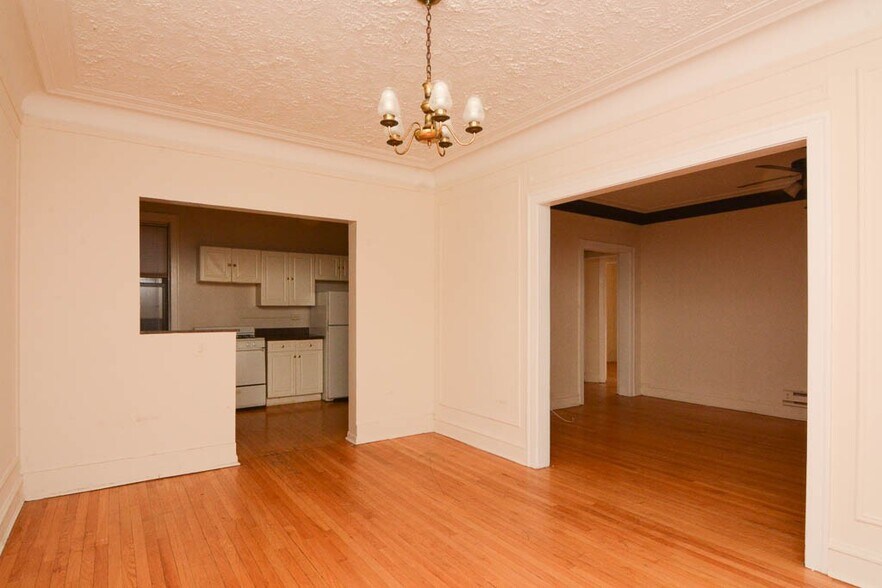 Building Photo - 1033 Dempster St