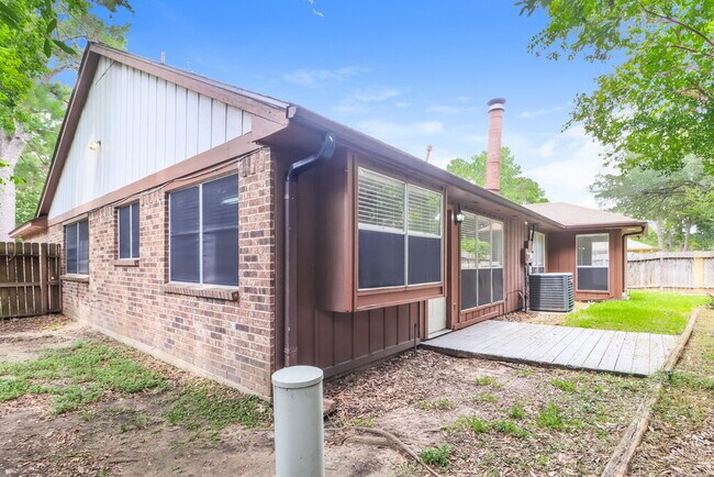 Building Photo - 9215 Grandview Park Dr