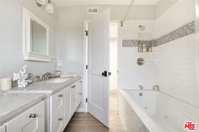 Building Photo - 815 Camphor St