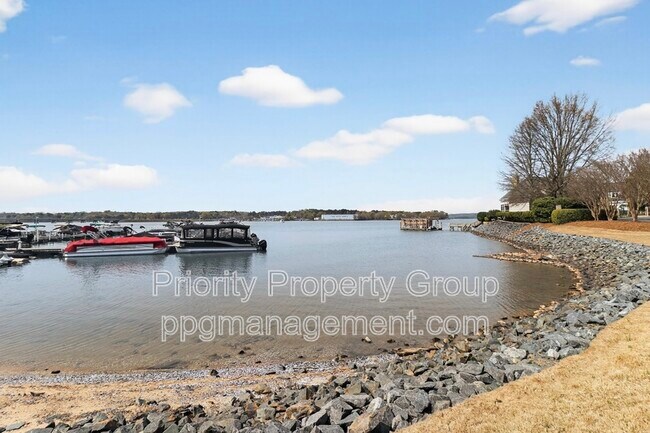 Building Photo - 16205 Riverpointe Dr