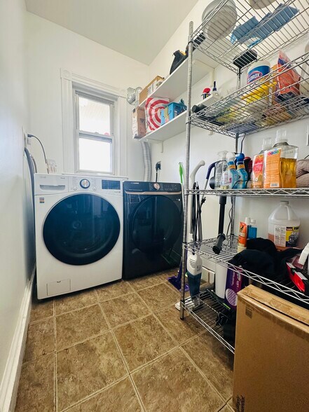 Building Photo - 20 Dalrymple St