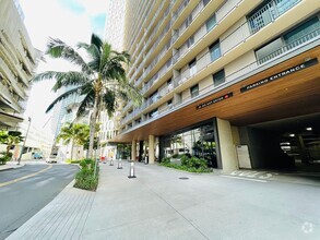 Building Photo - READY TO MOVE IN 1 bed, 1 bath Unit in A'a...