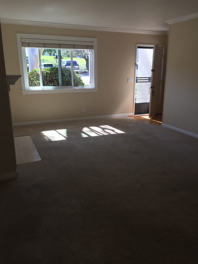 Building Photo - 237 Green Lea Pl