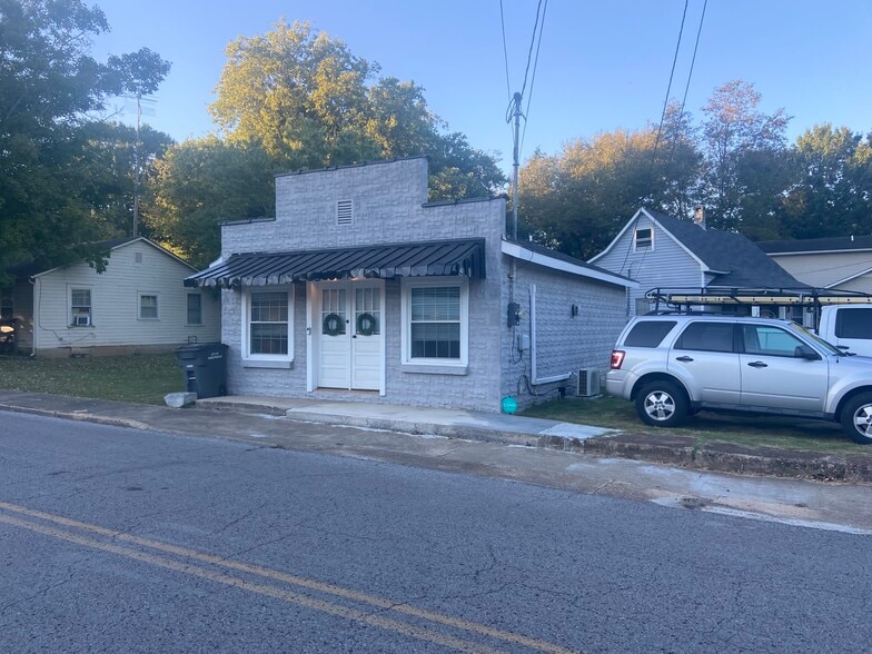 Primary Photo - 516 Adams St