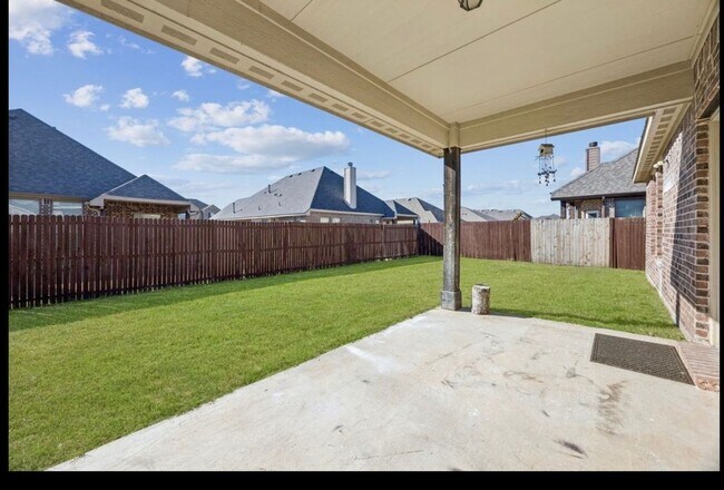 Building Photo - 725 Gray Washington Dr