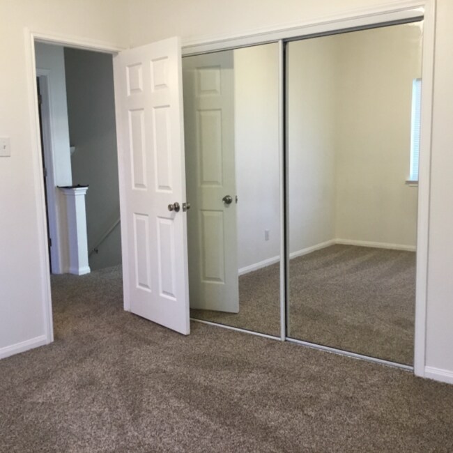 Building Photo - 2911 Whisper Oaks Ln