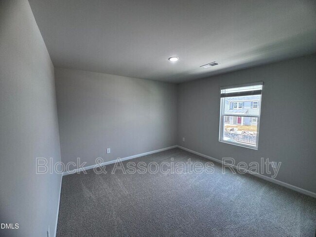 Building Photo - 50 Thistle Patch Pl