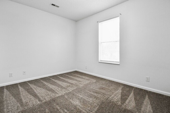 Building Photo - Pet Friendly Three Bedroom!