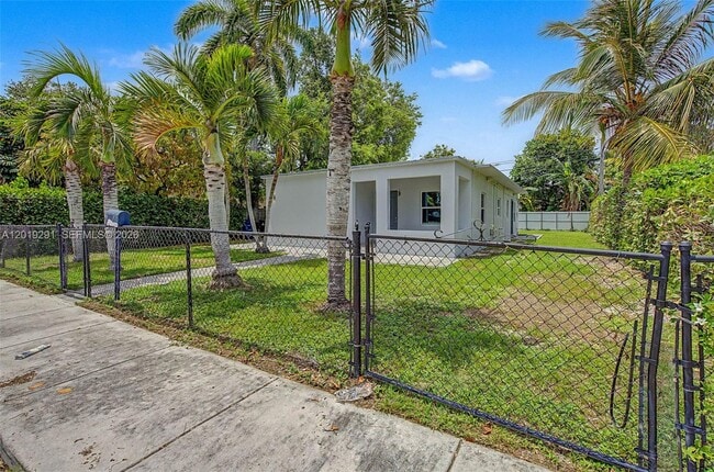Building Photo - 5917 SW 62nd Terrace