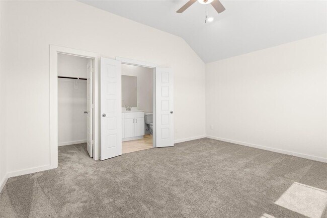 Building Photo - 6643 Escondido Dr